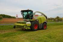 LU Schmidt Ronneburg Claas Jaguar 950 am 29.04.22 beim 1. Schnitt