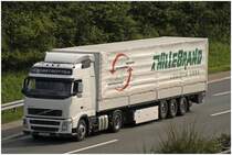 Einen sehr weiten Weg der ihn vermutlich in die Heimat fhrt hat dieser VOLVO FH 400PS aus Russland vor sich. A.HiLLEBRAND Logistik GmbH aus Bergneustadt hat sich auf Transporte in die ehemaligen Ostblockstaaten (Russland, Ukraine, Weirussland) spezialisiert. Hufig sind Zugmaschinen aus Russland anzutreffen. 
