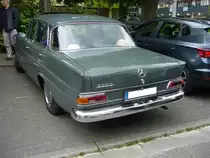 Heckansicht eines Mercedes Benz W110 200D.  Oldtimertreffen des AMC Essen-Kettwig am 01.05.2022.