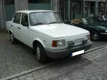 Wartburg 1.3. Der Wartburg 1.3 war der Nachfolger des seit 1966 produzierten Wartburg 353. Der 1.3 lief von 1988 bis zur Abwicklung im Jahr 1991, wie es damals so schön hieß, vom Band. Die Motorentechnik stammte von VW. Der Vierzylinderreihenmotor hat einen Hubraum von 1272 cm³ und leistete bis Juni 1990 58 PS. Nach den Werksferien erhöhrte sich die Leistung auf 64 PS. Oldtimertreffen des AMC Essen-Kettwig am 01.05.2022.