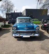 Frontansicht eines Chevrolet Series 2400C Bel Air Sedan des Modelljahres 1956. Oldtimer-Tankstelle Brandshof in Hamburg am 30.04.2022.