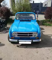 Frontansicht eines Renault 4  Plein Air , gebaut in den Jahren von 1968 bis 1971. Der  Plein Air  war ein Spaß- bzw. Freizeitmobil auf der Basis des Millionensellers Renault R4. Oldtimer-Tankstelle Brandshof in Hamburg am 30.04.2022.