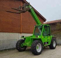 =Merlo P 28-7 Teleskoplader steht auf dem Gelände der Hessenhalle Alsfeld, 10-2021