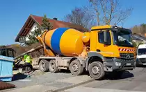 =MB Arocs als Betonlieferfahrzeug steht zur Entladung in Petersberg-Marbach, 03-2022 