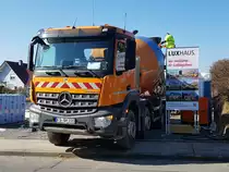 =MB Arocs als Betonlieferfahrzeug steht zur Entladung in Petersberg-Marbach, 03-2022