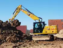 =CAT M 318 der Firma RÖLL-Bau eingesetzt auf einer Baustelle in Petersberg-Marbach im März 2022