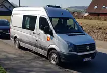 =VW Crafter der Firma RÖLL-Bau steht auf einer Baustelle in Petersberg-Marbach im März 2022