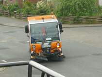 07.05.2009: Ein Bucher CityCat 5000 des ASG Gifhorn bei seiner Tour, 
Nebenstraen zu subern.