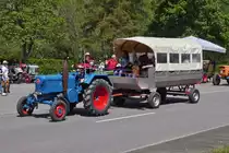 Lanz Bulldog mit gut beladenem H�nger auf dem Weg zum n�chsten Versorgungspunktes. 09.05.2022