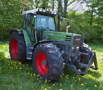Fendt Favorit 514 C, steht nahe Versorgungspunkt nahe der Staumauer von Esch Sauer. 09.05.2022