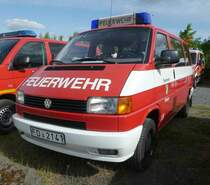 =VW T 4 der Feuerwehr FLIEDEN, gesehen auf dem Parkplatz der RettMobil in Fulda, 05-2022