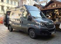 =Iveco Daily eines Markthändlers steht im März 2022 in Würzburg