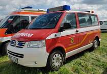 =VW T 5 als MTW der Feuerwehr NEUSTADT bei COBURG steht auf dem Parkplatz der RettMobil 2022 in Fulda, 05-2022
