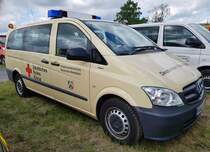 =MB Vito des DRK steht auf dem Parkplatzgelände der RettMobil 2022 in Fulda, 05-2022