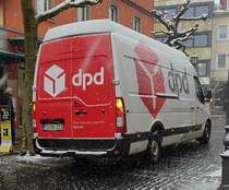 =DPD-Zustellfahrzeug unterwegs im Schneetreiben, 04-2022