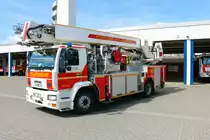 Feuerwehr Neu-Isenburg MAN TM 32 (Florian Isenburg 1/38-1) am 21.05.22 bei einen Fototermin
