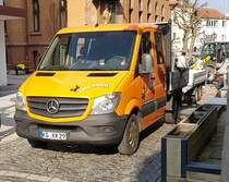 =MB Sprinter vom Bauunternehmen THEO HAHN steht auf einer Baustelle in Hünfeld, 03-2022