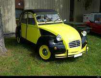 Citroen 2CV an der Oldtimer Ausstellung auf dem Flughafen Bleienbach am 29.05.2022