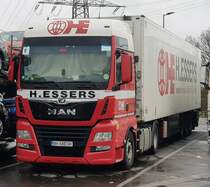 =MAN TGX-Sattelzug der Spedition ESSERS steht zur Fahrtunterbrechung auf einem Rastplatz an der A 3, 04-2022