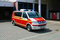 Feuerwehr Neu-Isenburg VW T5 Kdow (ex ELW) (Florian Isenburg 1/10-2) am 21.05.22 bei einen Fototermin