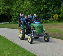 Dieser Famillie auf dem Steyr 80, Bj 1959, hat die Rundfahrt bei dem Oldtimertreffen in Wintger gut gefallen. 29.05.2022   
