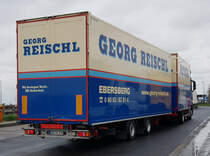 =MB Actros-Hängerzug der Spedition GEORG REISCHL rastet im April 2022 an der A3