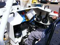 Der Fahrerplatz eines Untertage-Schaufelladers des Bergwerks Auguste Victoria 3/7 in Marl beim Tag der offenen Tr am 9. Mai 2009. 
