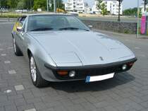 Bitter Diplomat CD, produziert in Kleinserie in den Jahren von 1973 bis 1979. Erich Bitter aus Schwelm ließ dieses schicke, viersitzige Coupe, beim Karosseriewerk Baur/Stuttgart produzieren. Die Technik, dieses in 395 Einheiten gebauten Autos, stammte von Opel. Der V8-Motor aus dem Opel Diplomat bzw. aus dem Regal von Chevrolet hat einen Hubraum von 5354 cm³ und leistet 230 PS. Der Neupreis eines solchen Bitter lag damals bei mindestens DM 85.000,00. Die Höchstgeschwindigkeit wurde mit 220 km/h angegeben. Oldtimertreffen Heiligenhaus am 05.06.2022.