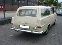 Heckansicht eines Opel Rekord P2 CarAvan 1700. Oldtimertreffen Heiligenhaus am 05.06.2022.