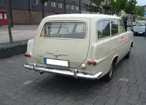 Heckansicht eines Opel Rekord P2 CarAvan 1700. Oldtimertreffen Heiligenhaus am 05.06.2022.