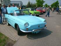 Alter Renault beim Oldtimertreffen im Gewerbegebiet am Nutzfahrzeugmuseum Hartmannsdorf im Mai 2009