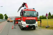Feuerwehr Pfungstadt Mercedes Benz Arocs WLF KatS mit AB-Kran am 04.06.22 beim Tag der offenen Tür des THW