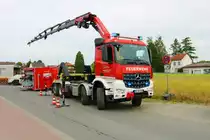 Feuerwehr Pfungstadt Mercedes Benz Arocs WLF KatS mit AB-Kran am 04.06.22 beim Tag der offenen Tür des THW