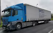 =MB Actros 1642 von Transport JERMAN steht auf einem Rastplatz an der A 7, 04-2022