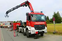 Feuerwehr Pfungstadt Mercedes Benz Arocs WLF KatS mit AB-Kran am 04.06.22 beim Tag der offenen Tür des THW