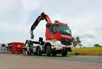 Feuerwehr Pfungstadt Mercedes Benz Arocs WLF KatS mit AB-Kran am 04.06.22 beim Tag der offenen Tür des THW