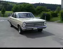 Ford Fairlane 500 an der Oldtimer Ausstellung auf dem Flughafen Bleienbach am 29.05.2022