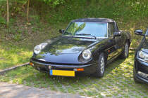 Alfa Romeo Spider2.0 gesehen auf einem Parkplatz. 05.2022