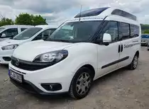 =Fiat Doblo XL von DIETZENBACH-AMBULANCE abgestellt auf dem Parkplatzgelände der RettMobil 2022 in Fulda, 05-2022