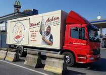 =MB Atego von  WURST-ACHIM  steht auf dem Rasthof Werneck im März 2022