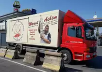 =MB Atego von  WURST-ACHIM  steht auf dem Rasthof Werneck im März 2022