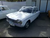 Peugeot 204 an der Oldtimer Ausstellung auf dem Flughafen Bleienbach am 29.05.2022