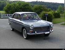 Peugeot 404 an der Oldtimer Ausstellung auf dem Flughafen Bleienbach am 29.05.2022