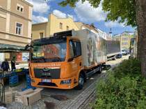 Diesen MAN TGL 8.220 der neuesten Generation konnte ich heute Vormittag beim Wochenmarkt im niederbayerischen Grafenau fotografieren, Juni 2022