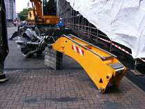 Ein Greifer fr einen Liebherr-Hydraulikbagger auf dem Gelnde des Bergwerks Auguste Victoria 3/7 in Marl beim Tag der offenen Tr am 9. Mai 2009. 
