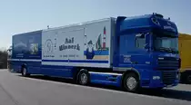 =DAF XF-Sattelzug vom Schaustellerbetrieb DER OLDENBURGER rastet im März 2022 auf dem Rasthof Werneck 