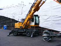 Ein Liebherr-Hydraulikbagger auf dem Gelnde des Bergwerks Auguste Victoria 3/7 in Marl beim Tag der offenen Tr am 9. Mai 2009. 
