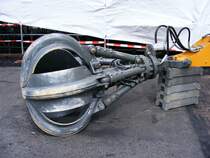 Ein Greifer fr einen Liebherr-Hydraulikbagger auf dem Gelnde des Bergwerks Auguste Victoria 3/7 in Marl beim Tag der offenen Tr am 9. Mai 2009. 
