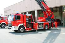 Feuerwehr Eschborn Mercedes Benz Atego DLK 23/12 am 11.06.22 in Eschborn beim der offenen Tür