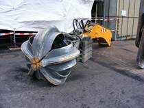 Ein Greifer fr einen Liebherr-Hydraulikbagger auf dem Gelnde des Bergwerks Auguste Victoria 3/7 in Marl beim Tag der offenen Tr am 9. Mai 2009. 
